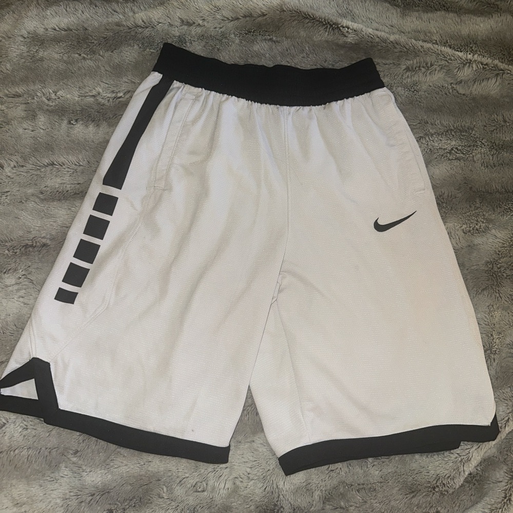 boys x-large ‘Nike’ white and black Dri-Fit pocket shorts